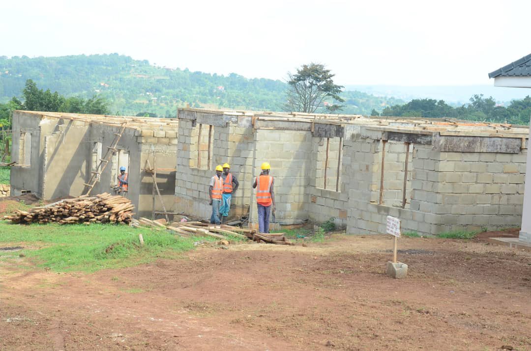 kaigu55's tweet photo. Buy yourself a house from #Sentema! A project brought to you by @BugandaOfficial through @BugandaLandB and private developers. https://t.co/CmDSzljN1O