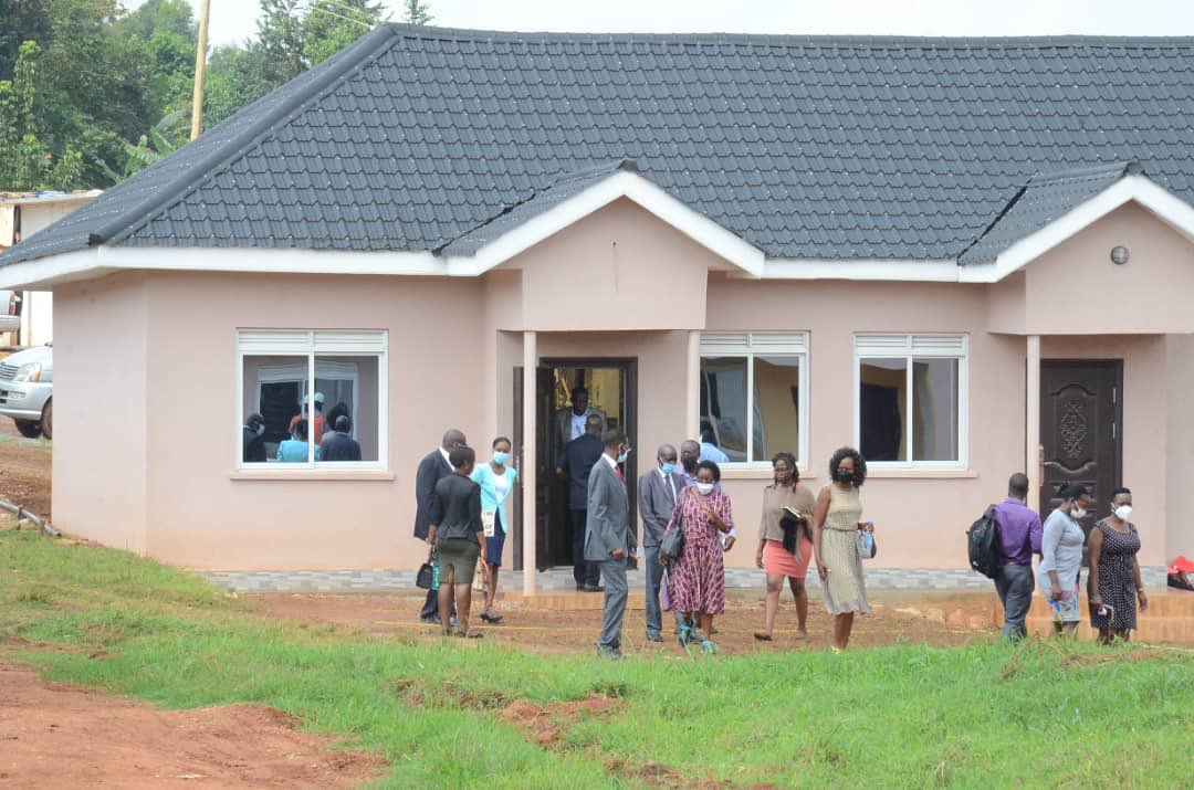 kaigu55's tweet photo. Buy yourself a house from #Sentema! A project brought to you by @BugandaOfficial through @BugandaLandB and private developers. https://t.co/CmDSzljN1O