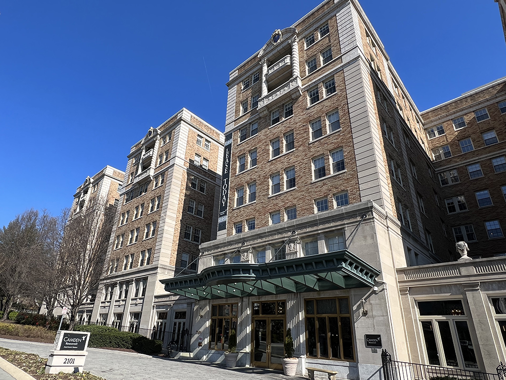 wneff's tweet photo. Strolled past the onetime Roosevelt Hotel in @ColumbiaHts; its WW2 Victory Room was one of the District's swankiest performance venues in its day, hosting (among many others) my beloved #HarryJames, #HelenForrest. 16th St. is D.C.'s outdoor history museum https://t.co/F1q4Uz9K2O