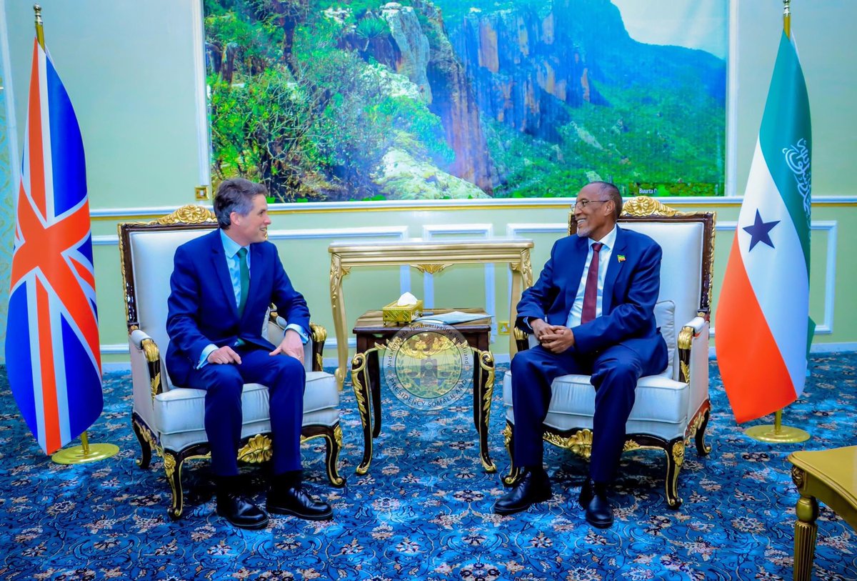 musebiihi's tweet photo. Very delighted to receive @GavinWilliamson and his delegation members today in Hargeisa. 

We are thankful for their unwavering, bold support and solidarity with our democracy and Somaliland's right to sovereignty.

#Somaliland https://t.co/UhpxiKUU2U