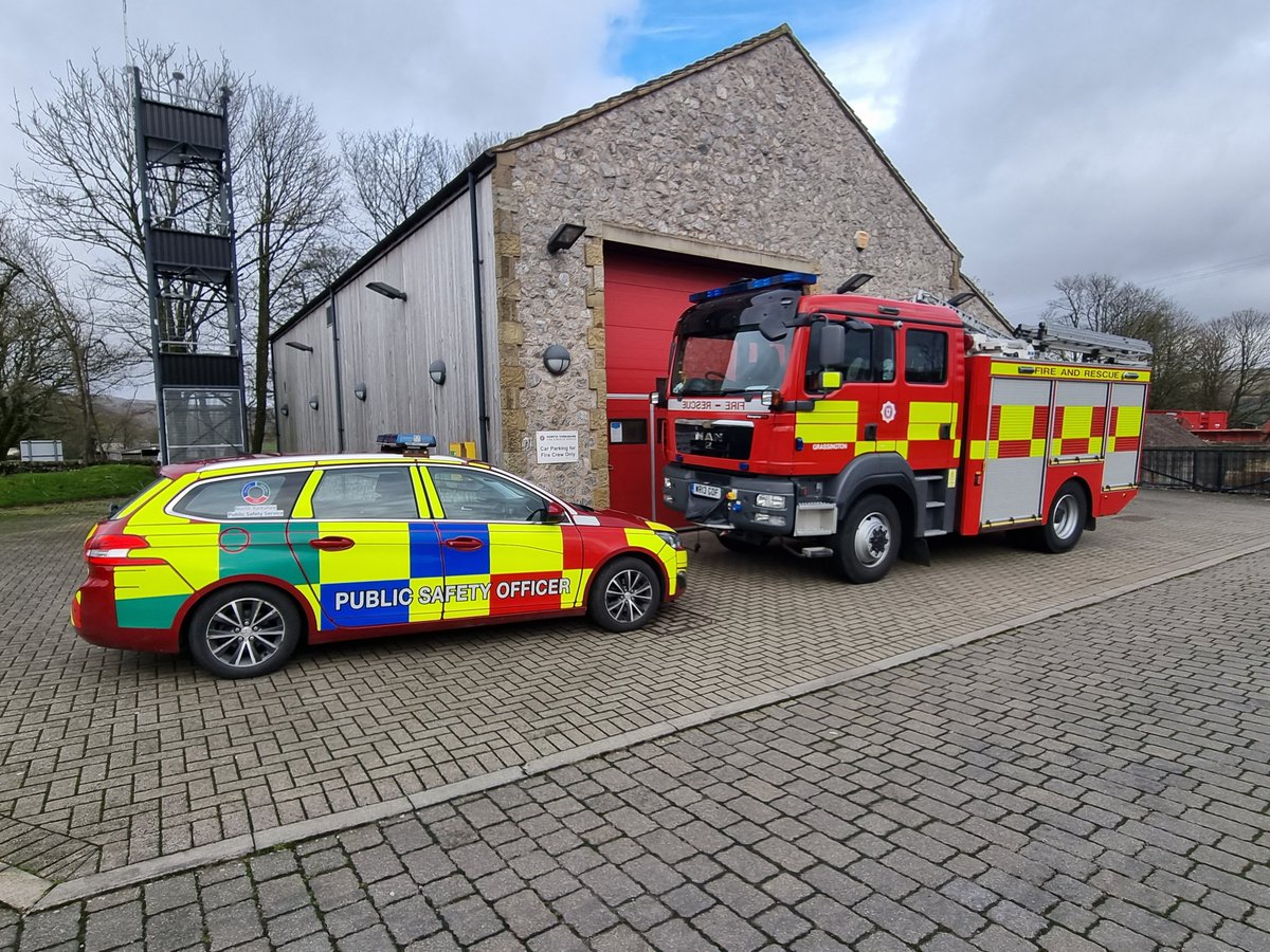PSOGRASSINGTON's tweet photo. Fantastic day in Grassington. My first coffee morning @GRA_NYFRS and what a great turn out it was. So much so we ran out of tables and chairs! @GillsTopCH were a massive help in planning &amp; providing 🎂
Also a big thank you to @HargreavesCoach for helping out last minute as well https://t.co/FcFaSxcyFX