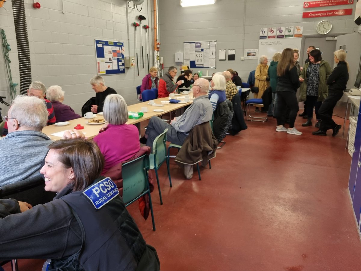 Fantastic day in Grassington. My first coffee morning @GRA_NYFRS and what a great turn out it was. So much so we ran out of tables and chairs! <a href="/GillsTopCH/">Gills Top</a> were a massive help in planning &amp; providing 🎂
Also a big thank you to <a href="/HargreavesCoach/">Hargreaves Coaches</a> for helping out last minute as well