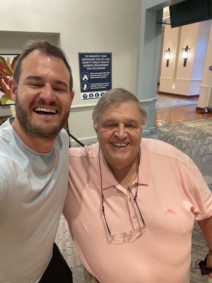 Bumped into Brian Kelly (⁦<a href="/thepointsguy/">The Points Guy</a>⁩) in Orlando. First celebrity sighting until the fam sees Mickey and Minnie. #thepointsguy