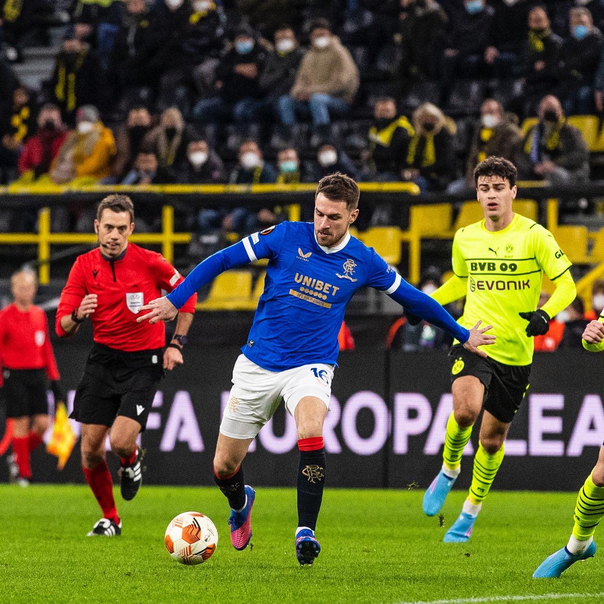 aaronramsey's tweet photo. What a Night!!! 🤩 @RangersFC @EuropaLeague https://t.co/LHQTb1beDG