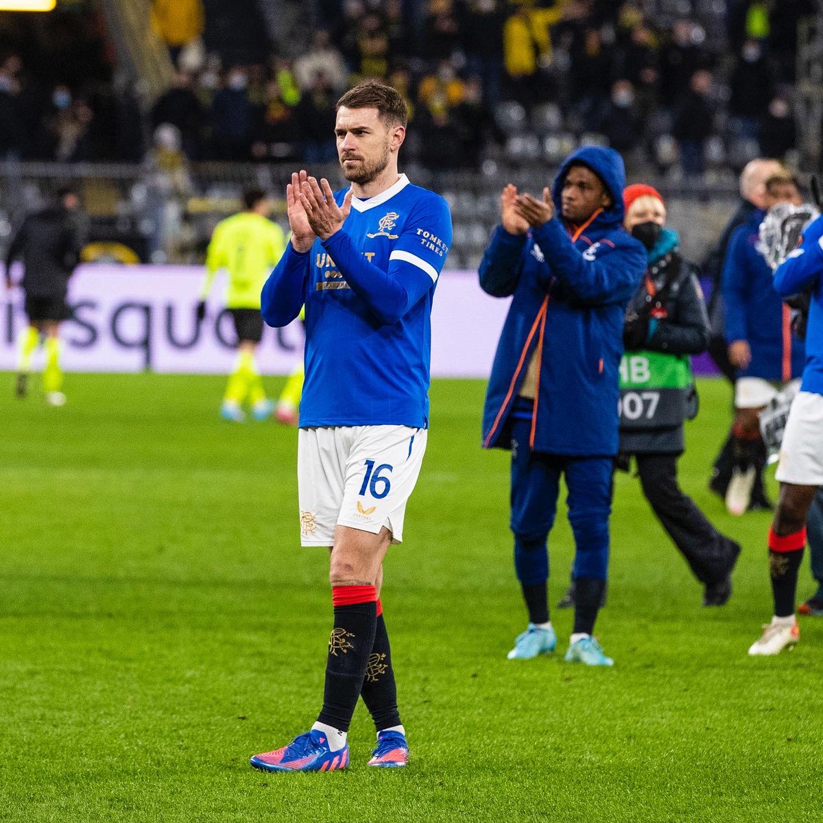 aaronramsey's tweet photo. What a Night!!! 🤩 @RangersFC @EuropaLeague https://t.co/LHQTb1beDG
