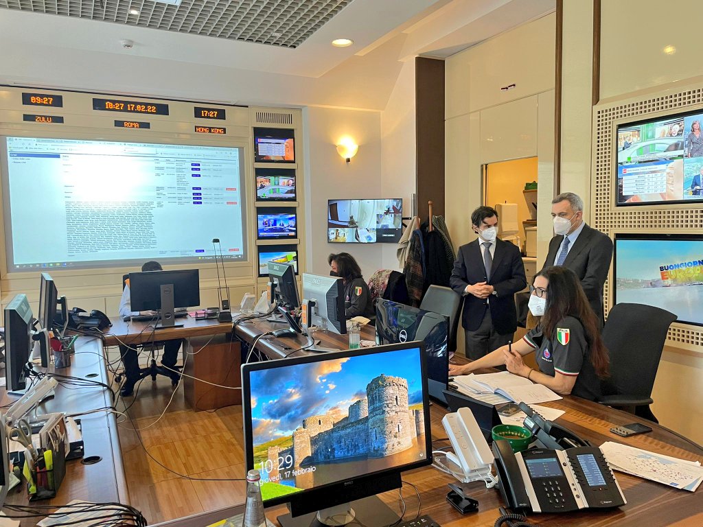 minasio's tweet photo. Studiare,
prepararsi,
agire.
Lo fanno le #ForzeSpeciali, lo fa l'Unità di Crisi. Benvenuto all'Amm. Pezzutti del #ComandoForzeSpeciali🇮🇹
Welcoming Adm.Pezzutti, new Chief of 🇮🇹 #SpecialForces at the #CrisisUnit.
A new chapter opens in the history of our close cooperation. https://t.co/1QQIkVFdqU