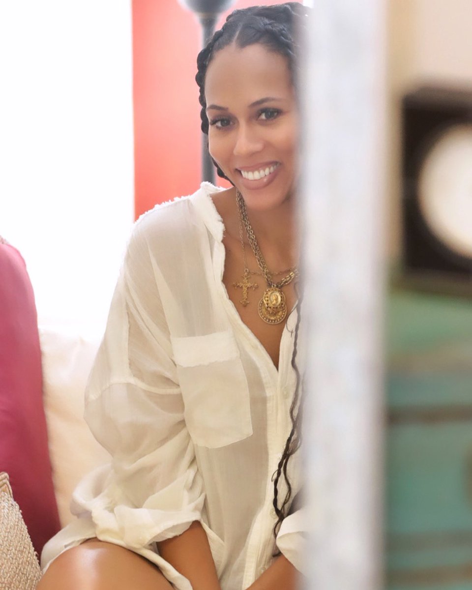 🥳🎉Woke up to the most beautiful birthday love one could only hope to receive. Reflecting on so much.🥰 My birthday prayer is that we all live our life completely open to giving and receiving love. ♥️🙏🏽