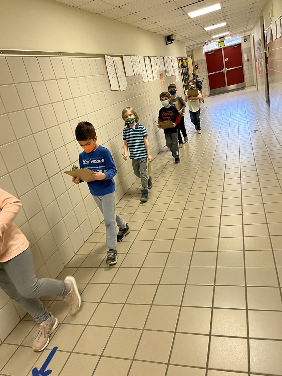 Mrs_Hamilton1st's tweet photo. 60 degrees out? Be sure to take a listening walk with your kiddo today. They can teach you all about it! 👌@WindsorFarmES https://t.co/goFzHdwED7