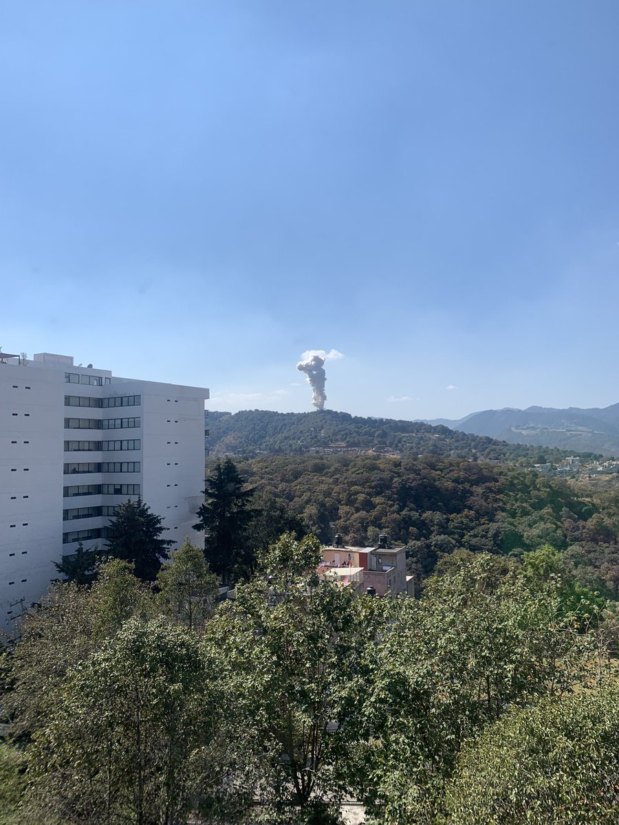 IchKurt's tweet photo. Explosion en la frontera de Cuajimalpa y Huixquilucan, cerca de Santiago!
@889Noticias @AlcCuajimalpa @Huixqui_Vial @Bomberos_CDMX https://t.co/miByCtQD0H