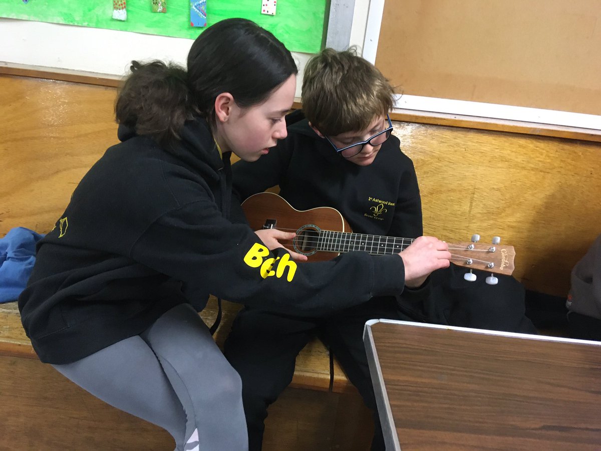 1stAstwoodBank's tweet photo. Who knew our #Scouts were so talented? Tonight they shared skills such as photography, ukulele, Rubikโs cube. And wrote the promise in spaghetti #MessyButFun #NewSkills https://t.co/uZxoMpGjG8