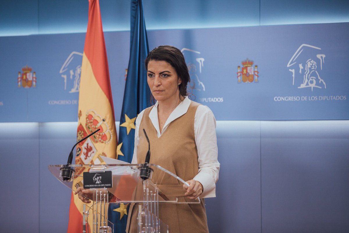 Macarena_Olona's tweet photo. Yo cuando los periodistas no hacen ni caso a mi emocionada comparecencia de hoy reportando sobre los éxitos judiciales de @VOX_Congreso 🤣 https://t.co/9OsWP8Iyjq
