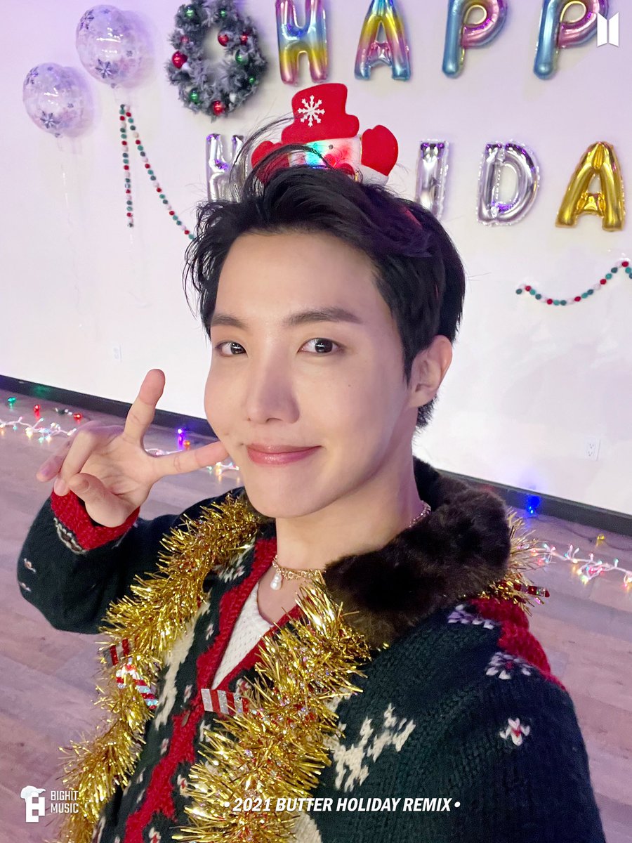 Min_JoonHoseok's tweet photo. Happy Birthday to the one and only Hoseok! @BTS_twt
I hope you'll spend a wonderful day with your friends and hopefully your family 💜! Thank u for being as amazing as you are. Everyone should have a Hobi in their life.
#HappyHobiDay #HOBIKawsWorld #NoodlesWithHOBI #TINYHOBI https://t.co/zU6jaGIgQg