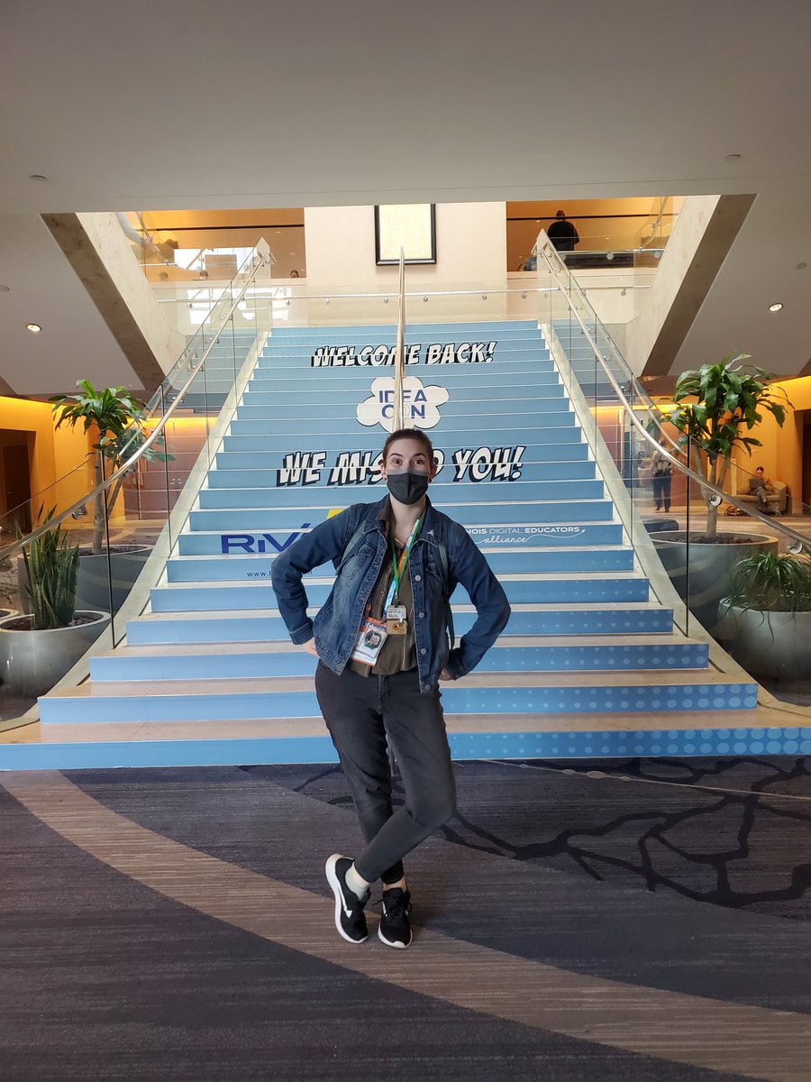 teachamongtrees's tweet photo. Headed out early due to weather, but did manage to snag a photo at the stairs before I went! (Though I didn't quite get the pose 😂) Thank you #IDEAcon for all of the fun and inspiration!! https://t.co/xvIyXsy0fq