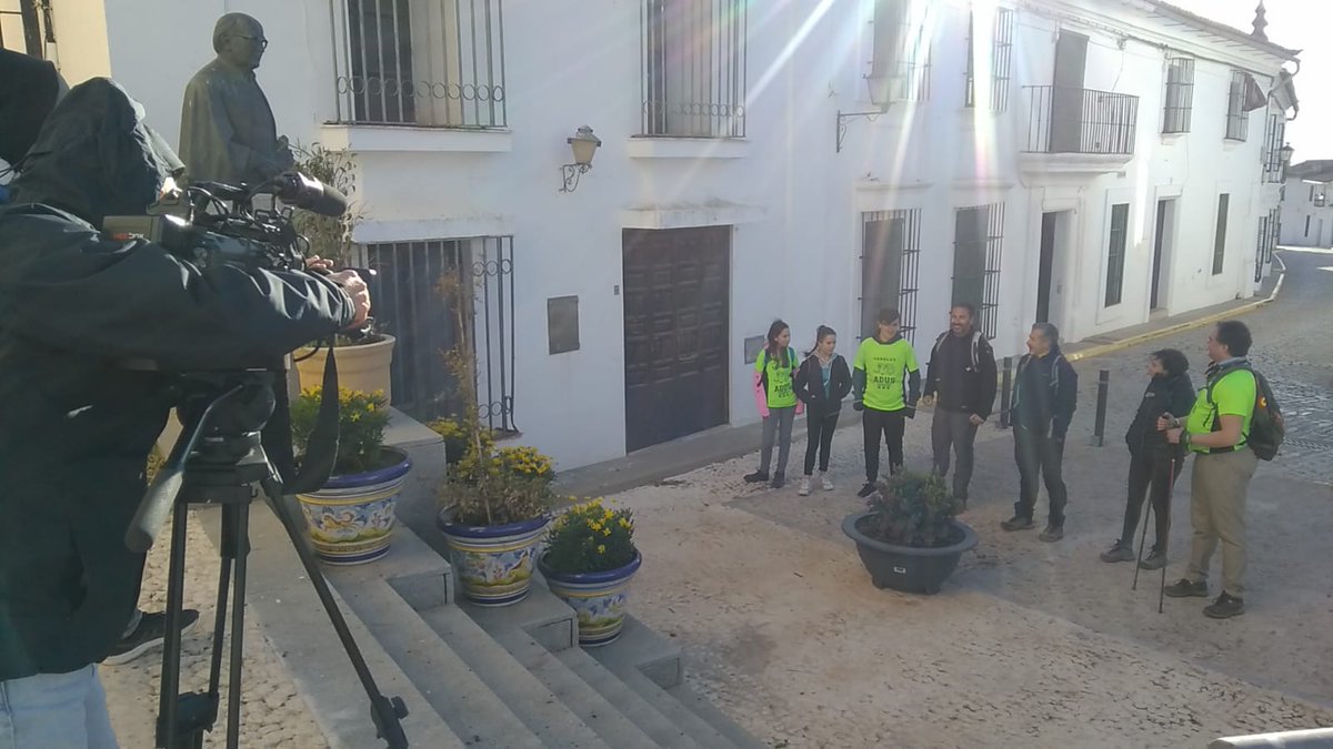 CD_ADUS's tweet photo. Ruta en Higuera de la Sierra acompañados de @AtanasioCantero @canalsaludaldia @canalsur 
 #HigueradelaSierra  #SaludAlDía

Gracias por compartir esta ruta y por la difusión que le dais a la Salud. https://t.co/v7PmtcJt0E