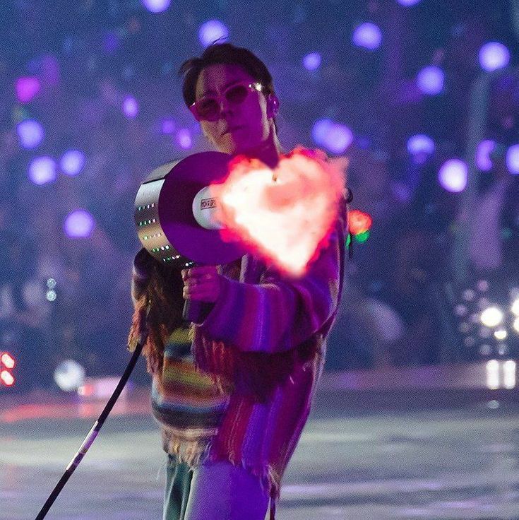 MeuSolEMinhaLua's tweet photo. 💜 #JhopeBirthday https://t.co/rGC4uoigFa