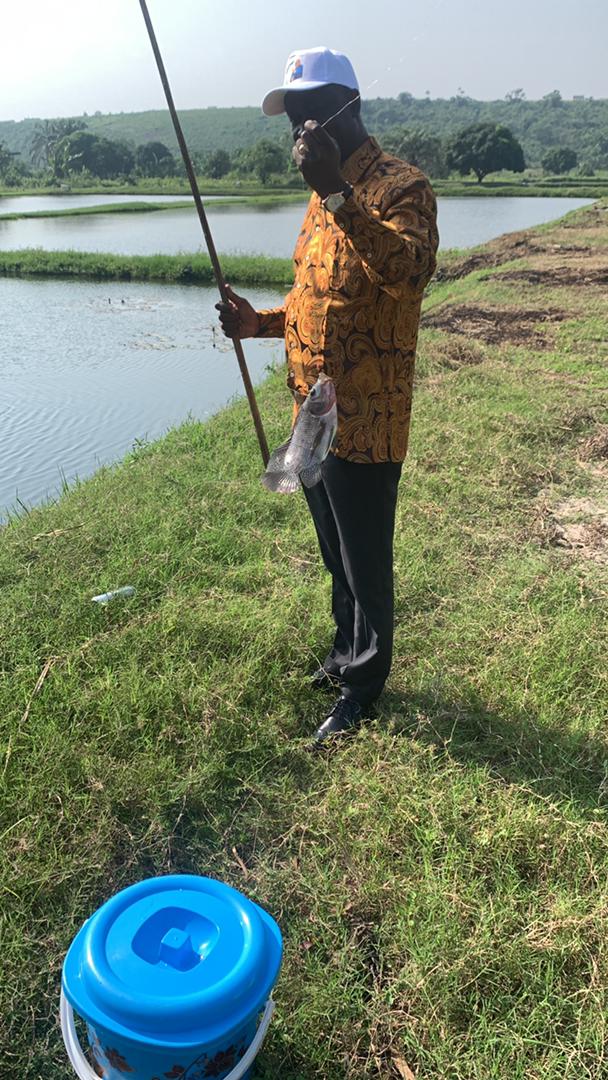 ighorbusha's tweet photo. Jeudi pêche :  le SG AUGUSTIN KABUYA @auguyka70 se donner  quelques  heur de pêche à N'sele après un week-end politique très chargé.
@normel_kabeya @manayhuguette @DorlTerre @CivuadiKalanga @UdpsArizona @Ljudps @eale_patrick @HonoreMvula1 @Fatshi_progres @NdayePappy https://t.co/lpXOXON92X
