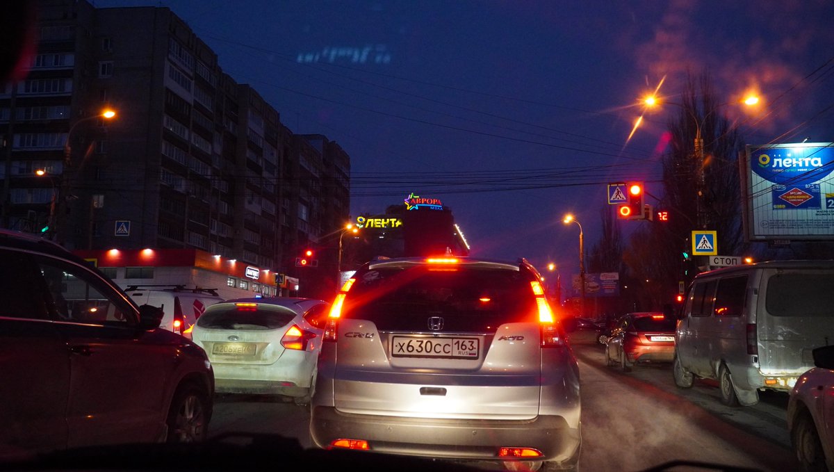 Привычно, ежедневно, на работу и домой!