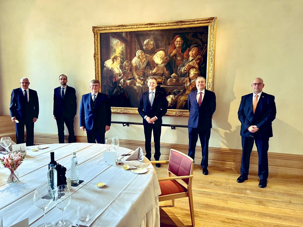 peter_kormuth's tweet photo. Working lunch of #V4 countries hosted by the #CEO of @kbc_group  Mr. Johan Thijs, where we discussed an activities of #KBC in the bank industry in the Central Europe and its potential expand. The meeting took place in the historical building at the Grand Place in Brussels🏛️ https://t.co/eniClN0aB3