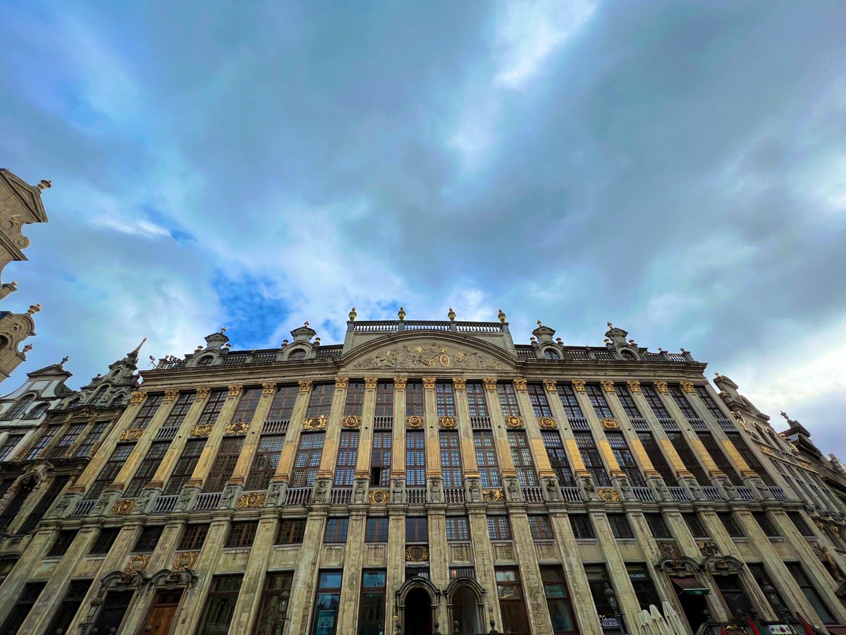 peter_kormuth's tweet photo. Working lunch of #V4 countries hosted by the #CEO of @kbc_group  Mr. Johan Thijs, where we discussed an activities of #KBC in the bank industry in the Central Europe and its potential expand. The meeting took place in the historical building at the Grand Place in Brussels🏛️ https://t.co/eniClN0aB3