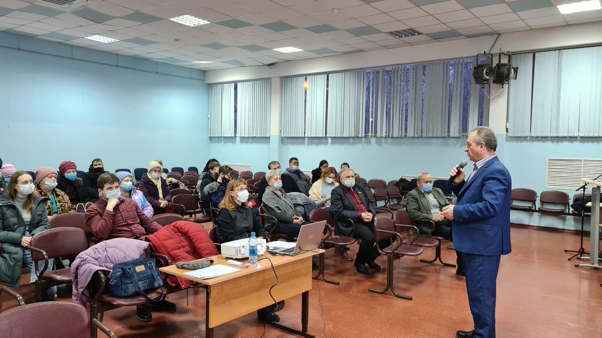 adm_kir63's tweet photo. Глава Кировского района Рудаков И.А. провел встречу с жителями по обсуждению дизайн-проектов общественных территорий, в том числе территории "Сквер Восточный", претендующей на благоустройство в 2023 году.
@Rudakov_i_a 
@DepGorHozSamara 
@gkh_kir63 https://t.co/1XmmP0uVbx