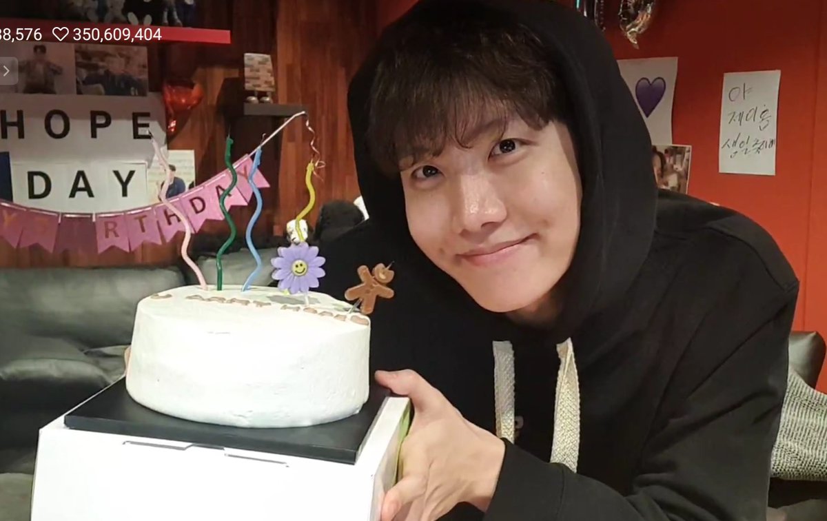 Natyrud1's tweet photo. Hoy es un día muy malo y triste 😔
Esperaba hace días el cumple de #HOBI y por una mala noticia casi se me olvida.
Gracias por hacer Vlive #HOBI y alegrar un poquito mi día 💜💜💜
#happybirthdayjhope #HappyJHOPEday #HappyBirthdayhoseok @BTS_twt https://t.co/PGBGspVl3a