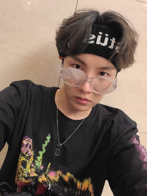 KimTaeOnti's tweet photo. Dear sunshine 
Happy birthdayyy💜 you are the sweetest person i have ever seen 
Love and Respect for you is always Infinity 💜💜 love you a loooot 
Always be happy and shineyyy 
Happy 28th birthdayyy💜💜
#happybirthdayjhope #JhopeBirthday #jhopeDay #hobiday #HOBI #junghoseok https://t.co/vHHVcEB4xl