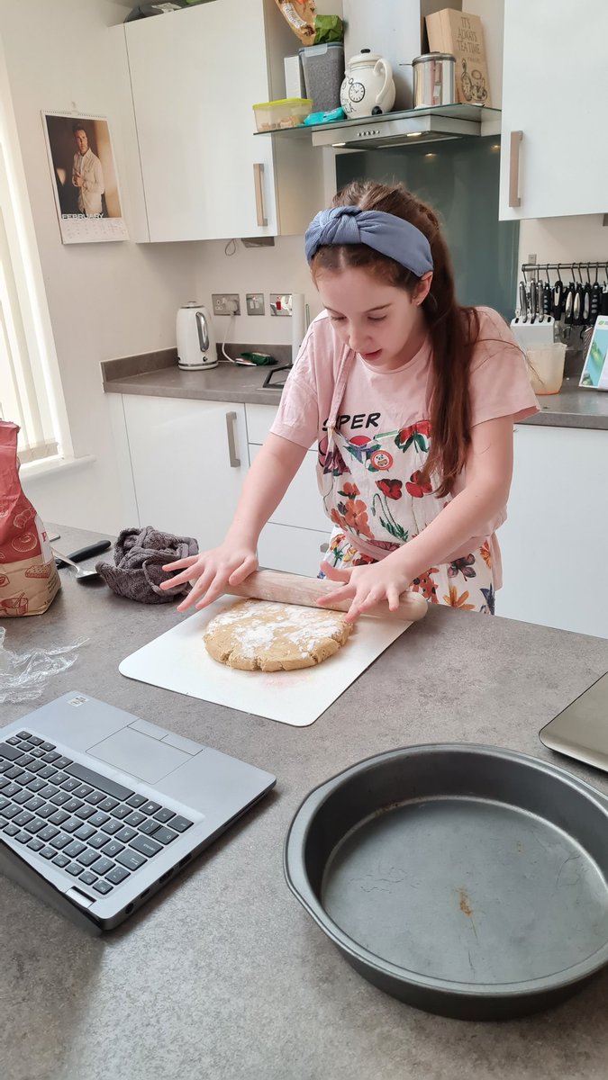 Sharon71Gifford's tweet photo. Eva made chicken and leek pie with pastry from scratch for the first time. Thanks @PinehurstP @year5sycamore  @appleofmyeyepl 😋 https://t.co/KtjZiMs7Bb