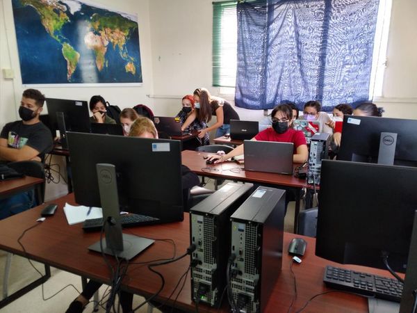 UdeLaHabana's tweet photo. Entre el 15 y 16 de febrero se realizó el Curso de capacitación ‟Uso del programa Coral Point Count (CPCe) para el estudio de comunidades bentónicas de los arrecifes mesofóticos” en el @UH_CIM de la @UdeLaHabana, impartido por especialistas del Centro Nacional de Áreas Protegidas https://t.co/bikbElgFO6
