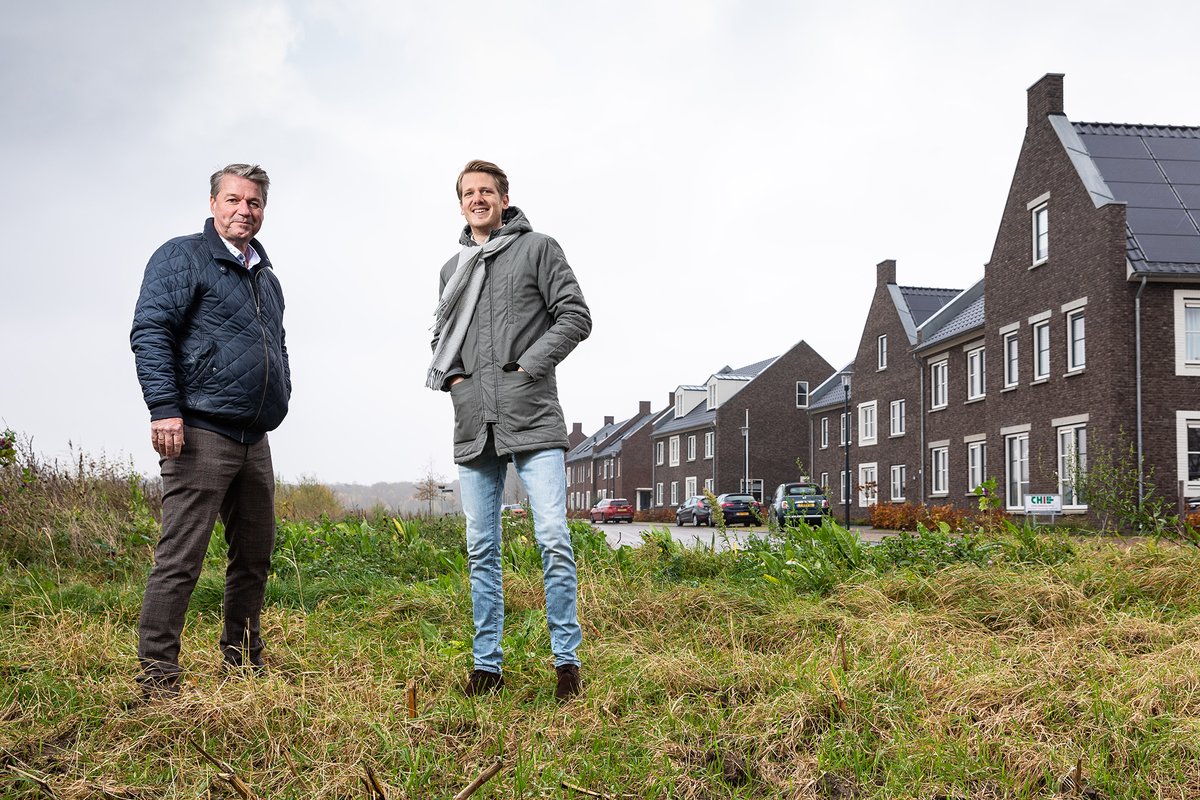 Historie combineren met nieuwbouw, hoe doen wij dat? Voor Steenbrugge in Deventer liggen de plannen klaar. De wijk heeft iets meer eenvoud ten opzichte van de dorpskern, maar nog steeds met een eigen, kwalitatieve uitstraling. Lees snel verder! 👉bit.ly/3uXNpDz