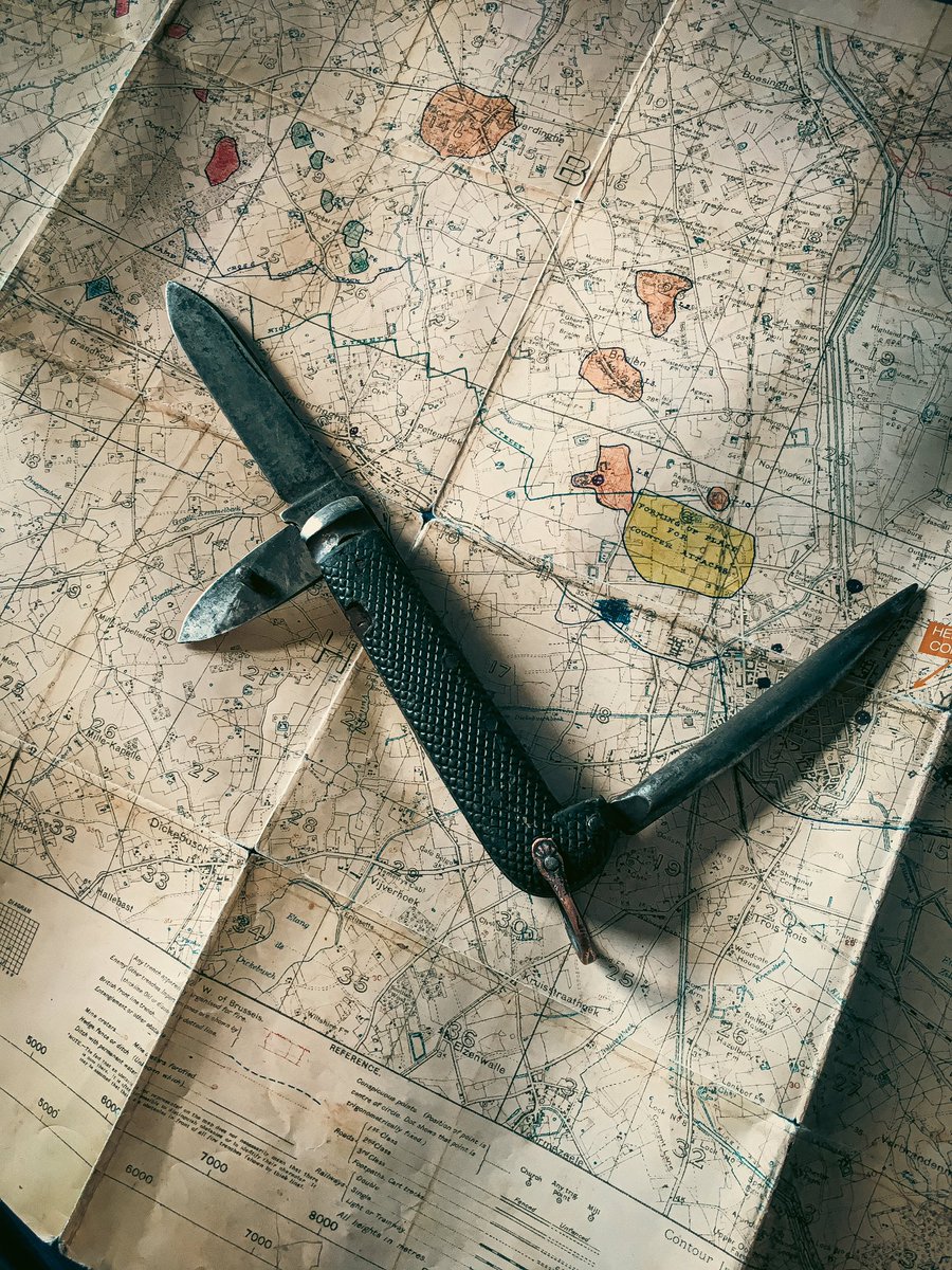 chrisfilmandart's tweet photo. After several months searching, I finally managed to locate an example of a Great War British clasp knife!
Eventually this will be attached to the lanyard I had made.
Another item for the #rememberinglewis project. https://t.co/UkHRt2PQY7