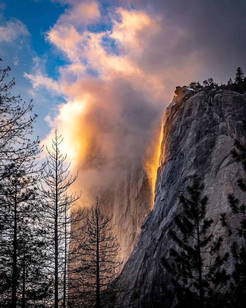 yosemitenation's tweet image. Horsetail Fall doesn't always flow, but when it does, it's spectacular. Captured last spring by Instagram user @flightlevelfoto.

📰 | ow.ly/bIGI50HXajU (Yosemite special offers)

#YosemiteNation @VisitCA @cahighsierra