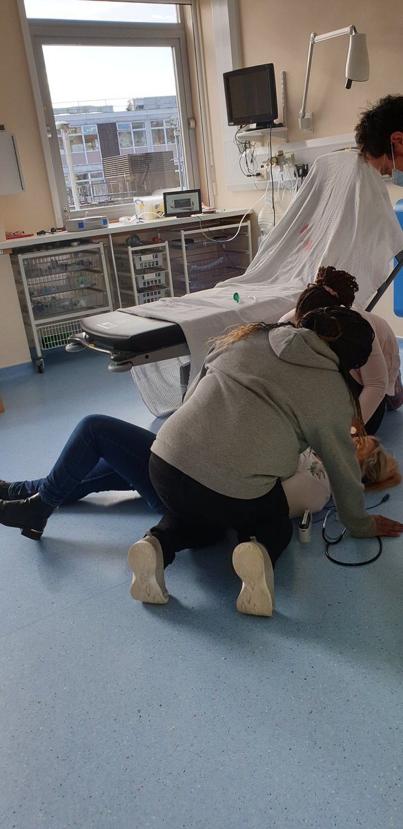 drtimmason's tweet photo. #GpSim @ndht 
Vasovagal in the phlebotomy room
Common scenario 
-Remember when people faint they can twitch!
-Raise the legs (its like a fluid bolus)
-Are they breathing/do they have a pulse
-🔠
-Dont Ever Forget Glucose
@SWSimNetwork 
@rcgp https://t.co/suF9xDd15k