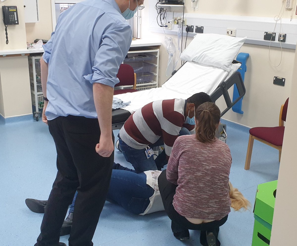drtimmason's tweet photo. #GpSim @ndht 
Vasovagal in the phlebotomy room
Common scenario 
-Remember when people faint they can twitch!
-Raise the legs (its like a fluid bolus)
-Are they breathing/do they have a pulse
-🔠
-Dont Ever Forget Glucose
@SWSimNetwork 
@rcgp https://t.co/suF9xDd15k