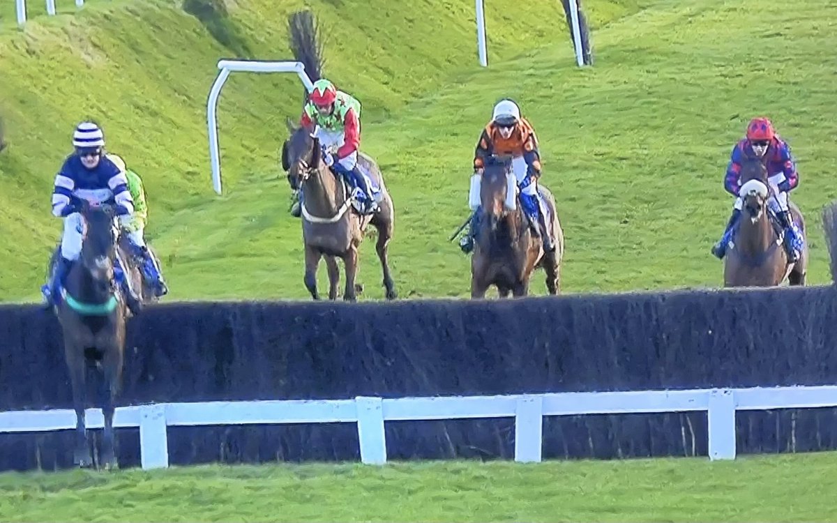 amajox's tweet photo. Congratulations #champ @Point2PointAuth @amajox #JamesKing #BackBar WINS #DickSaunders Novice Hunters Chase @LeicesterRaces @LawneyHill #5ran #topjock π https://t.co/gZ9VcDTgso