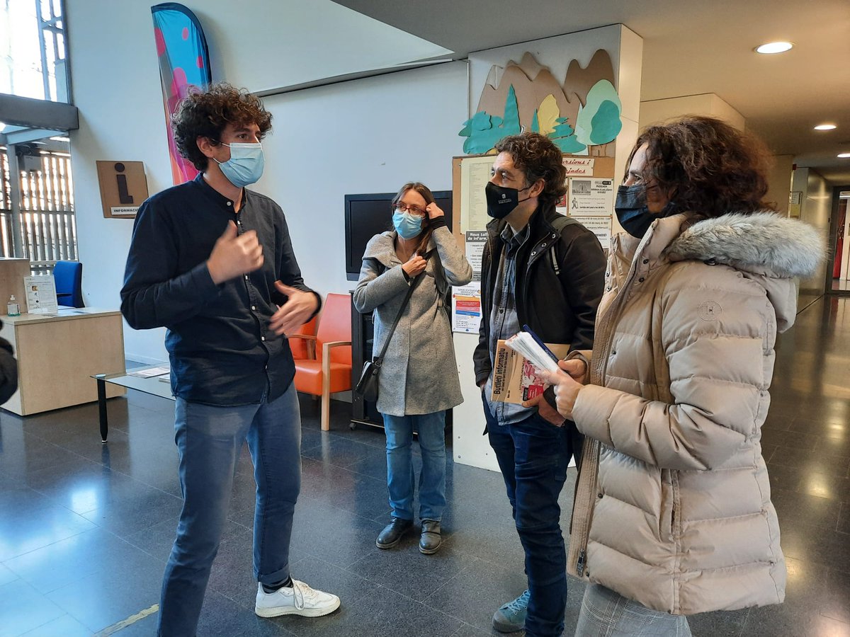 sindicaturabcn's tweet photo. 4⃣ Seguim al #BaixGuinardo i ara és torn per copsar el funcionament i les propostes de millora del Casal de Gent Gran, ubicat al carrer Marina.
#Apeudecarrer
#MilloremBCN https://t.co/tvGqVHT7bq