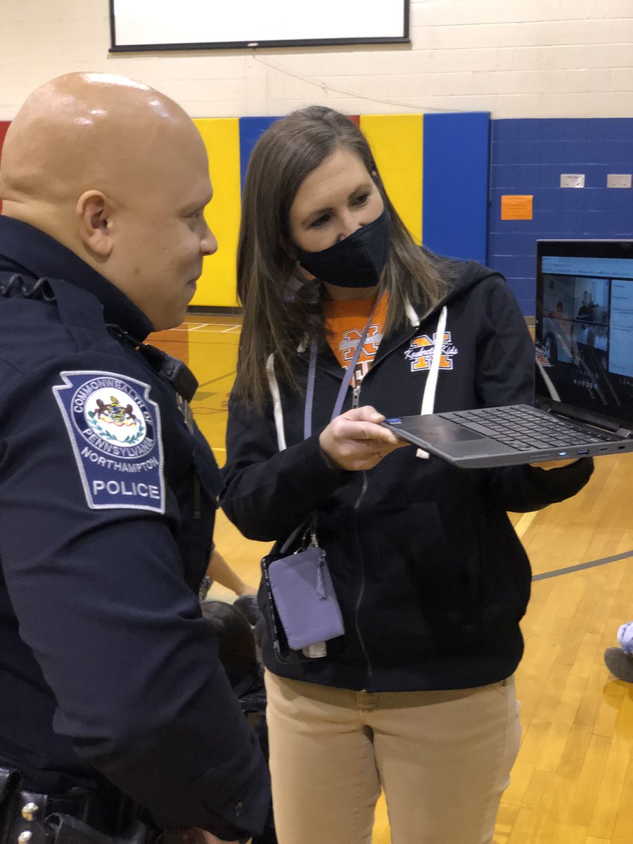 MStevensNASD's tweet photo. Our 5th Gr Ss @nasdborough ❤️DARE with Officer Torres. We are learning &amp; having fun! @mrsdanenhower #kkidslearn #boroimpact https://t.co/puDSMqi8uc