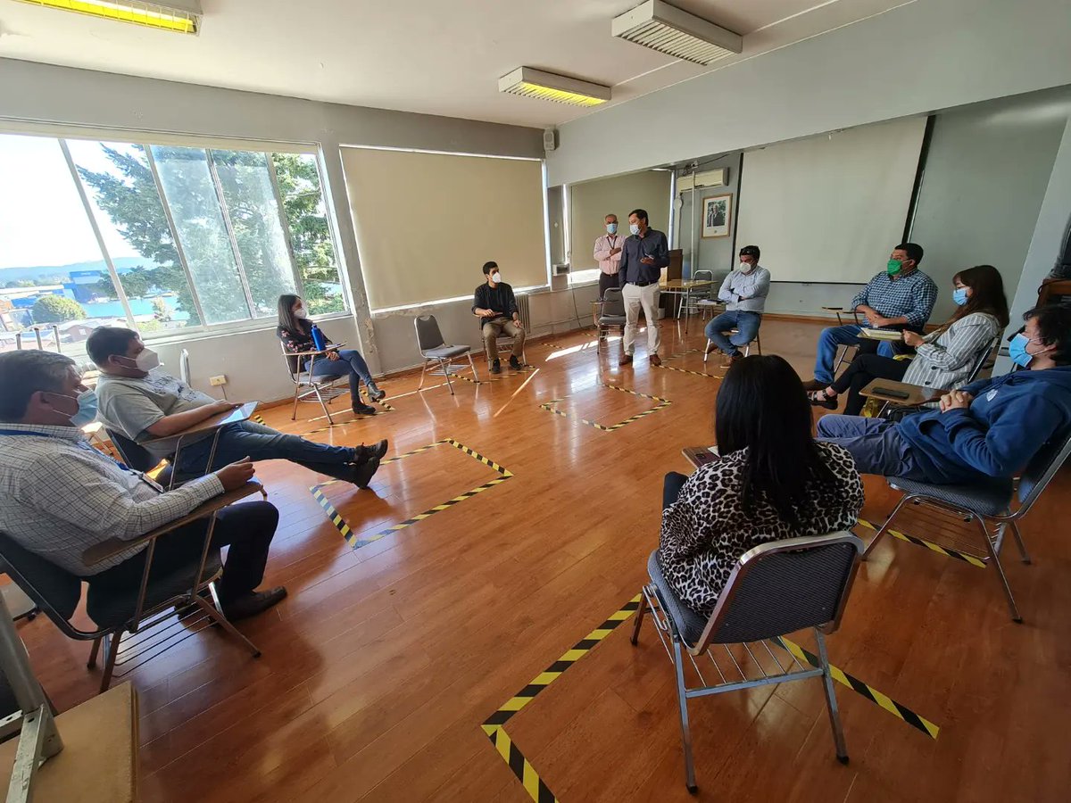 ssaludlosrios's tweet photo. ▶️ Esta mañana el director del Servicio de Salud Valdivia, Víctor Jaramillo, se reunió con el equipo de Inversiones de la institución para coordinar acciones y revisar estado de iniciativas.

#valdiviacl #ElRanco #LosRios https://t.co/wEaiGjFTpg
