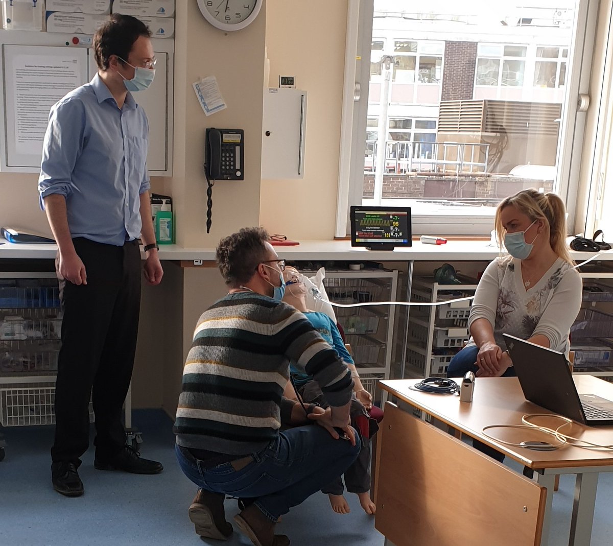 drtimmason's tweet photo. #GpSim @ndht
#AcutePaediatricAsthma 🌬
During debrief we chatted through:
-Neb vs inhaler with a spacer!
-When do you call the ambulance and what do you say?
-Do you give steroids pre hospital?
@NACAPaudit 
@ND_CSimG @SWSimNetwork 
@asthmauk @asthma_tips123 https://t.co/04YdeGonQ5