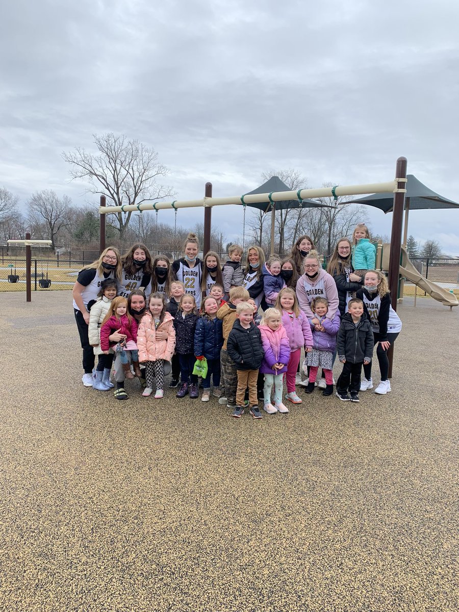 b_kompara's tweet photo. Thank you @ShelbyvilleGbb for reading to our future golden bears! Walker loved introducing his friends to the girls basketball team. So proud of our student athletes 🐻🏀🐻 https://t.co/WiI4GOuCDZ
