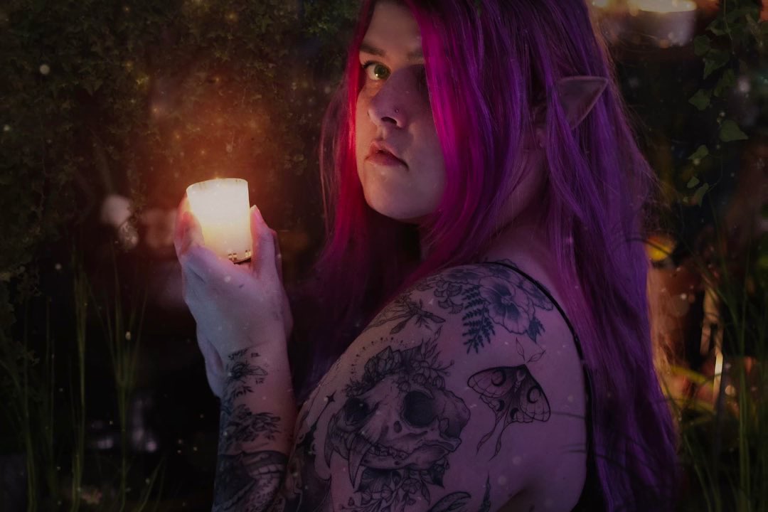 sweetbriarmoth's tweet photo. Day:17 Candle 
#fantasyvibe #elf #witch https://t.co/7mmUbnndtA
