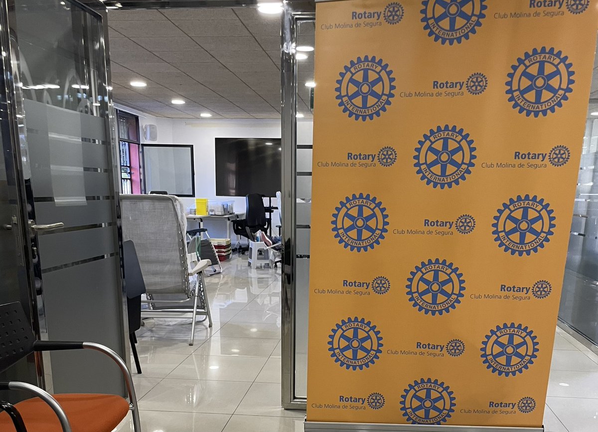 raquelsastrecom's tweet image. Gentes en Molina de Segura!!! Os invitamos a un bocadillo y un refresco en el @AytMolinaSegura a cambio de vuestra sangre. 

¿Vampiros? NOP. Voluntarios de @DonarSangreMU !!!