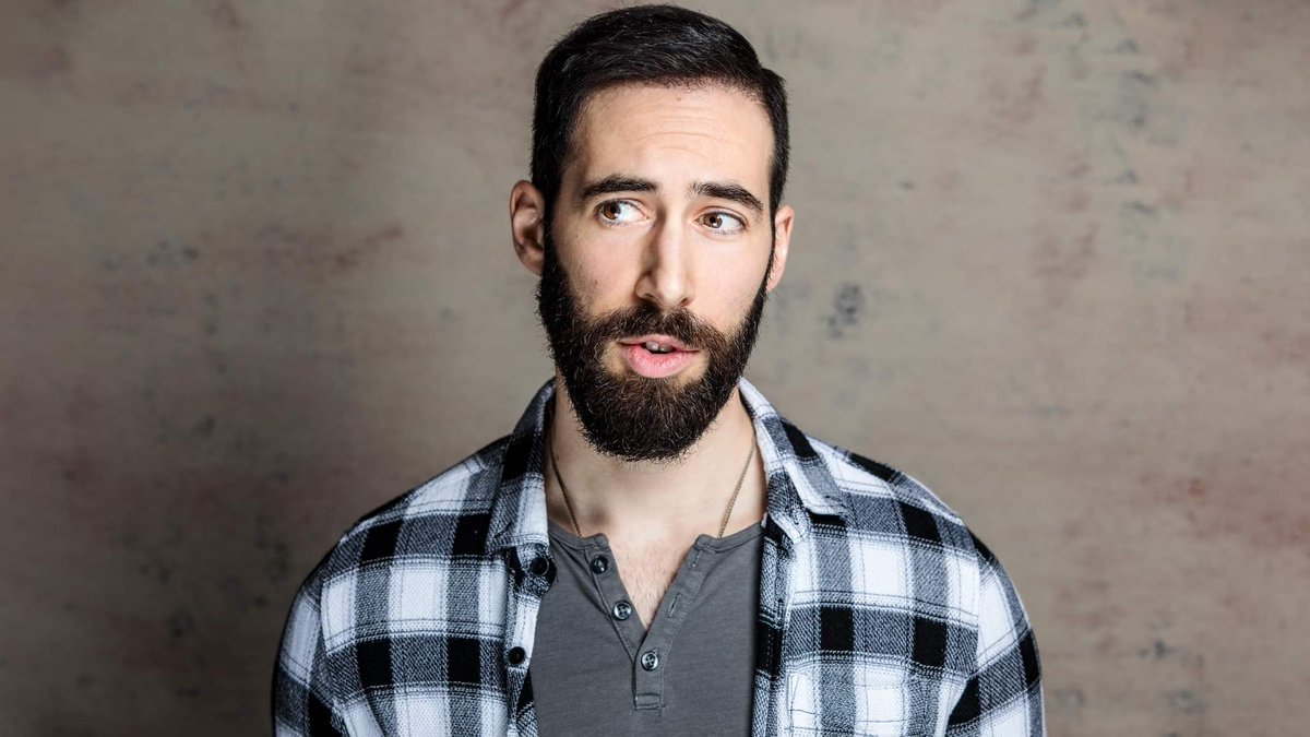 It was great having <a href="/LukasMichD/">Lukas Hinch</a> back in the studio for another headshot session. I love it when clients come back as it is a great opportunity to catch up on each others lives, and a lot has change since 2019.
Rep: mli talent