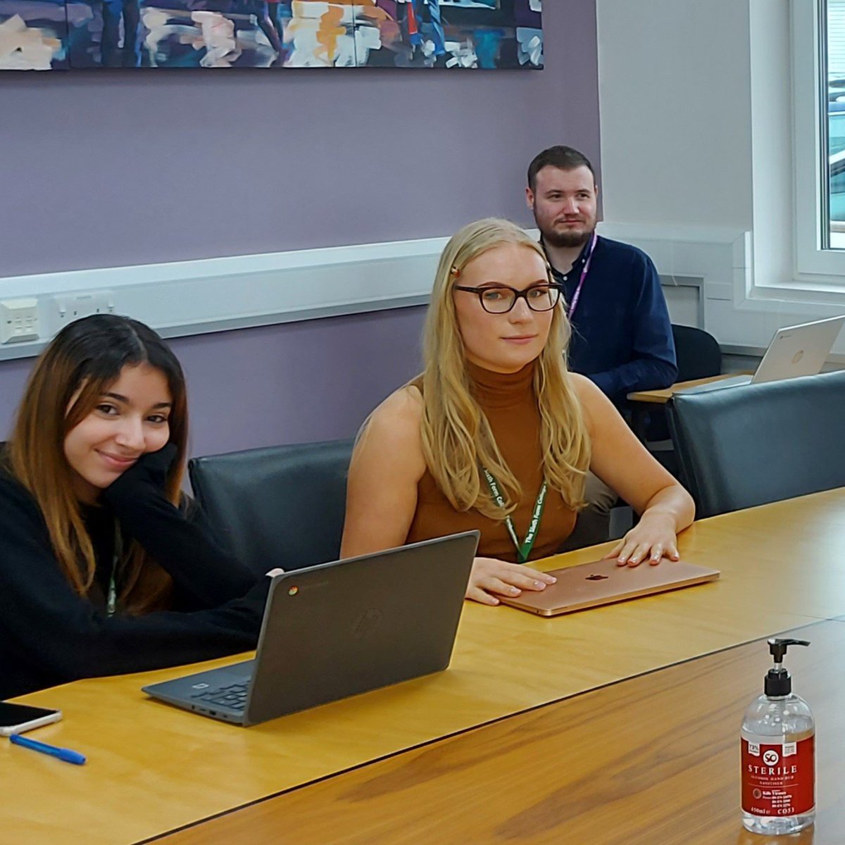 WSX_YoungEntrep's tweet photo. Thank you to the #speedyouup learners @Farnborough6th for their contribution during today's session about skills needed in self-employment! @Hants_Biz @JCPinHants_IOW @hantsconnect @WSXEnterprise @Inspiring_Ent @HIWCF https://t.co/42Nh7WrrmN