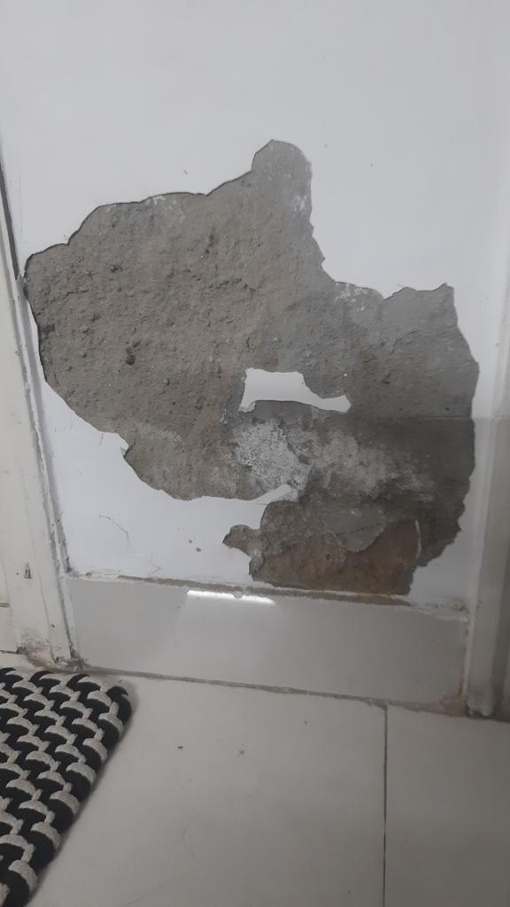 Tiwary_IND's tweet photo. @vgupta752 @CBRE_India @GodrejProp @GodrejGroup @CBRE Door frames are pulling away from the wall &amp; d plaster of d walls keeps on shedding here &amp; there in d flat.Seepage is the prevalent issue at godrej summit.Only good thing bout godrej is, dey don't descriminate, as d situation is same evrywhr whthr it's their premier flat or EWS. https://t.co/jvfr6Ntcd5