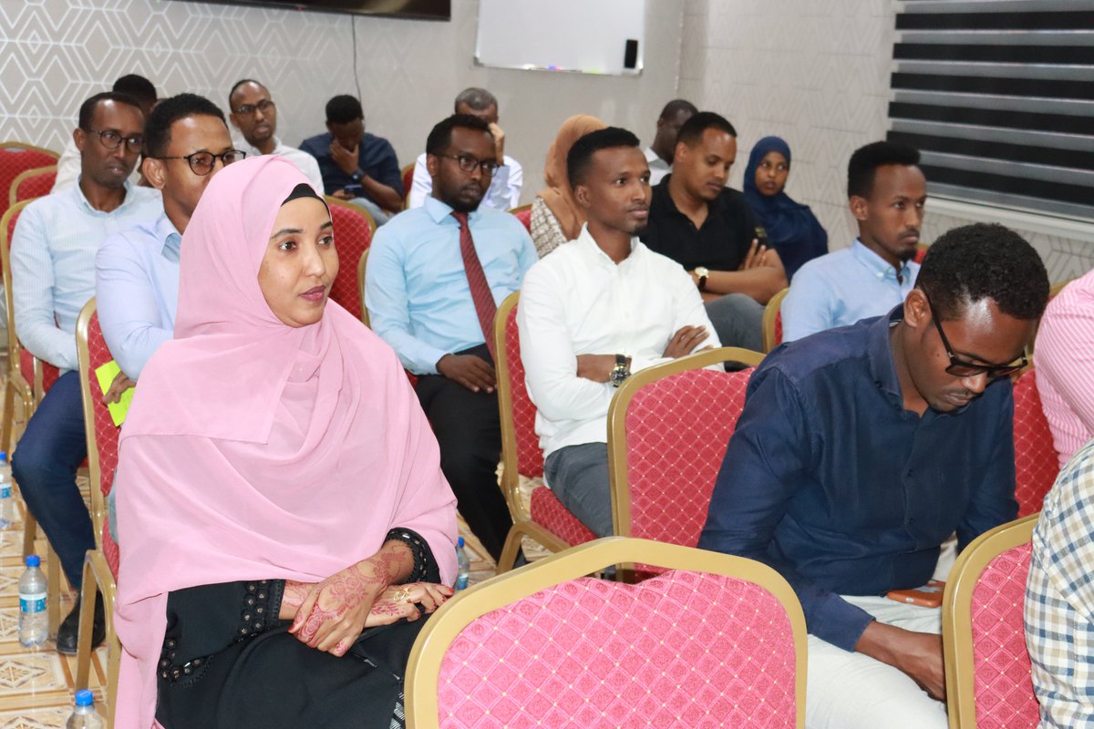 hikam_sh's tweet photo. After one month of #blog training @somalipubagenda  organized by @SPACLD, I would like to share my reflection.
here👉 is my piece https://t.co/A0neszr4eZ https://t.co/R2MgAyG4Iz