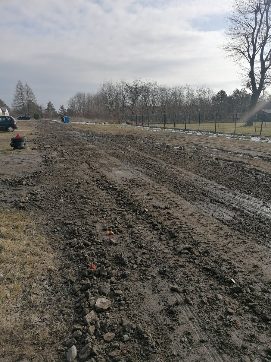 W ramach dobrej współpracy samorządu miasta Włodawa <a href="/wlodawaofficial/">Miasto Włodawa</a> a 19 Lubelską Brygadą Zmechanizowaną, <a href="/WojskoPolskie/">Siły Zbrojne Polski</a> wsparło nas przy wyrównaniu ulicy Pancerniaków. Dziękujemy Żołnierzom oraz Prezesom firmy Handbud za dostarczenie materiału do wyrównania drogi.🙂👍