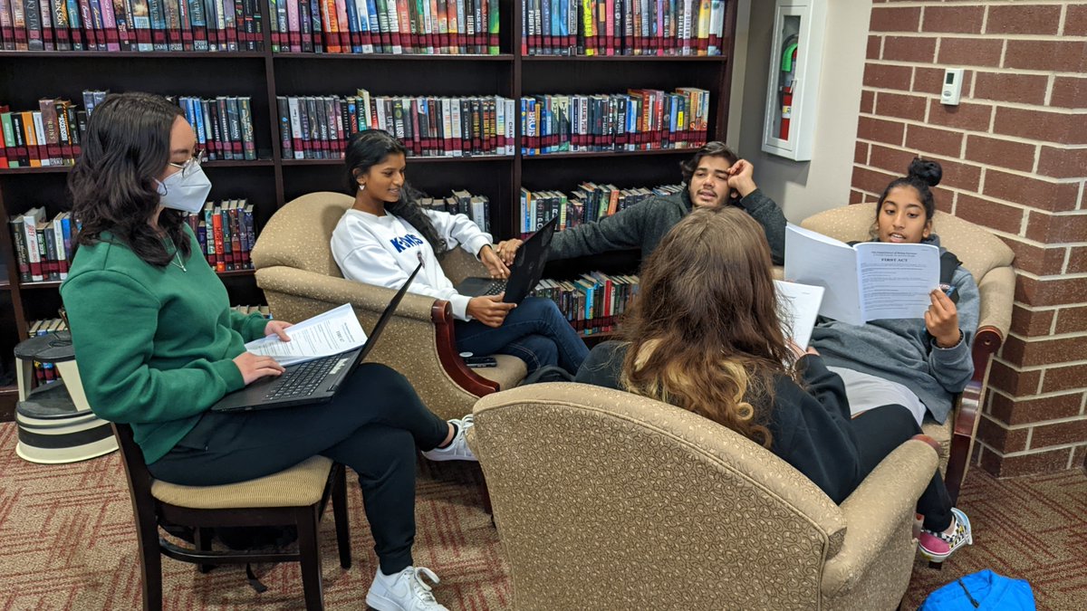 Coyotes_Library's tweet photo. Our @Coyotes_Library is happiest when classes are here, so big thank you to AP Lit for bringing your Socratic Seminar prep this way! @HHSCoyotes @FISD_Libraries  #librarieshavefeelings #allarewelcome https://t.co/kBdaO4j4tV