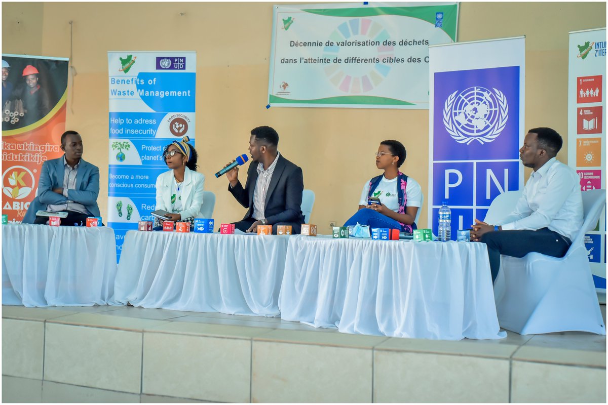 2250Ishaka's tweet photo. Un panel des jeunes entrepreneurs écologistes et des activistes a suivi avec un accent particulier sur le cadre légal des déchets au Burundi, les clauses des @UN sur la gestion des déchets, la protection de l’environnement ainsi que leurs recommandations envers les autres jeunes. https://t.co/dsRcrAYF2a