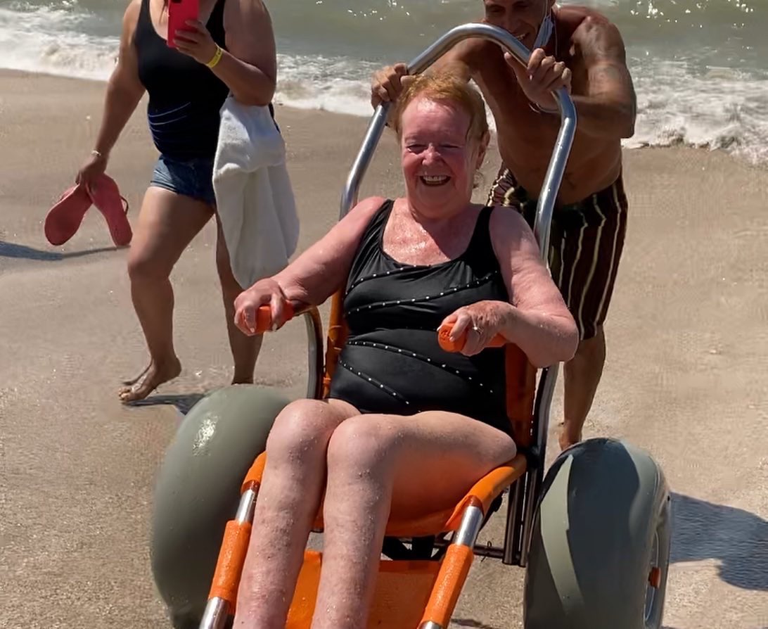 ANDIS_Arg's tweet photo. 🏖️ | Visitamos el Balneario Noctiluca de Villa Gesell, un espacio accesible, inclusivo y equipado para que todas y todos disfruten de la playa.

#ANDIS
#Verano https://t.co/qxNY0iUiSH