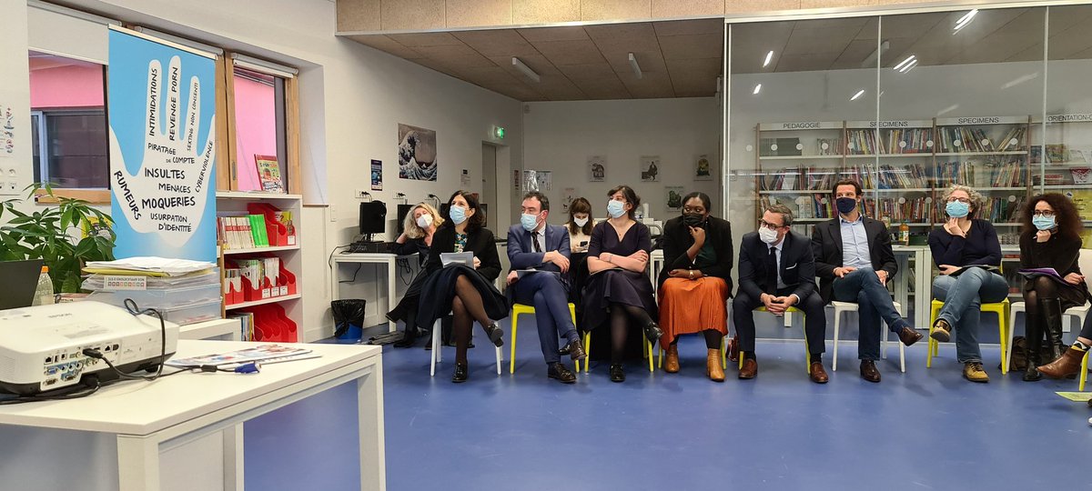 PEEP_Courteline's tweet photo. Rencontre débat avec @assoGeNum au @CollgeCourteli1 en présence de @AdrienTaquet et @LaetitiaAvia sur le thème "Être parent à l'ère du numérique" https://t.co/hbD1fxFXPj